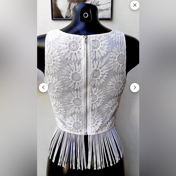 Vintage white florale crop top with fringe sz L but fits a size 4-6 - Picture 2 of 7